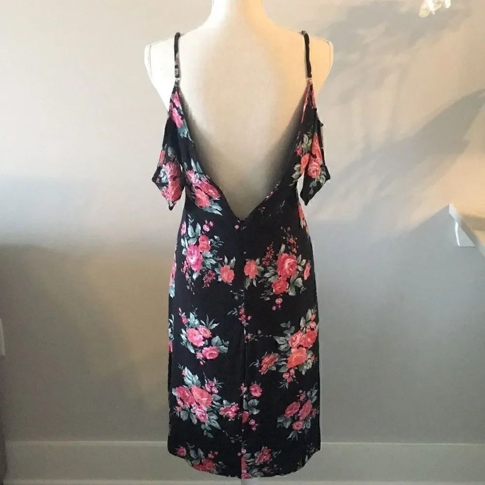 Forever 21 floral off the shoulder dress - Picture 2 of 2